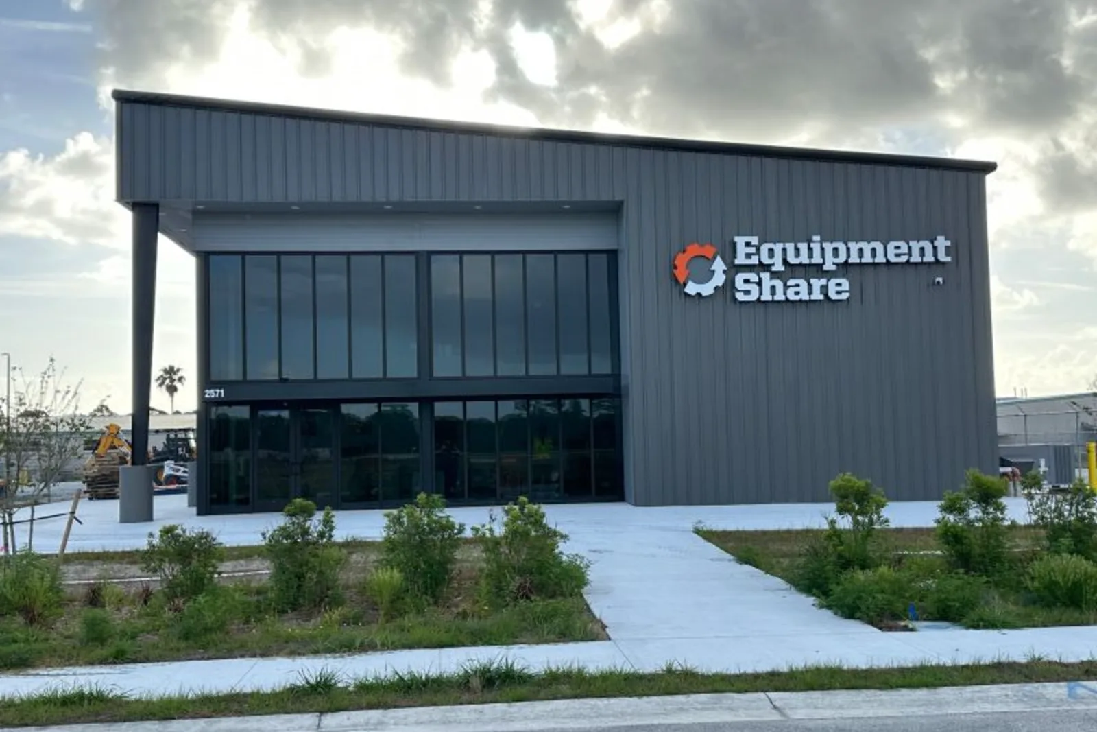 EquipmentShare exterior business signage installation